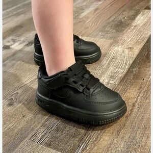 Nike Kids Force 1 Low Easy-On Leather lace -up Black Sneakers Sz 5C
